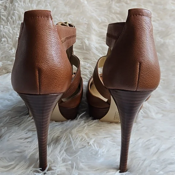 🤎🤎NEW MICHAEL KORS HEELS🤎🤎 - Picture 4 of 8